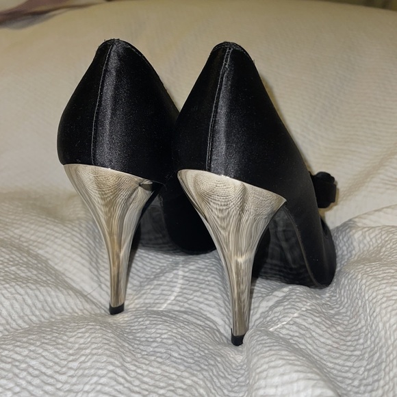 NEW Stuart Weitzman Black Satin & Swarovski Chrome-Heeled Peep-Toe Pumps Sz 6.5 - Picture 7 of 15